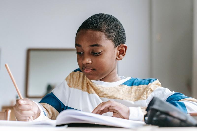 Como incentivar o seu filho a estudar em casa?