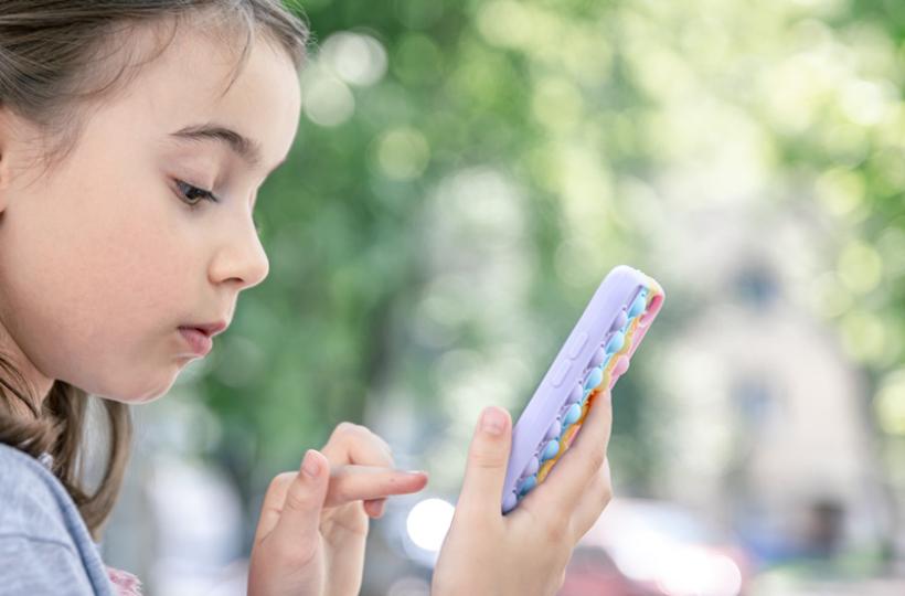 O uso excessivo do celular na infância faz mal?