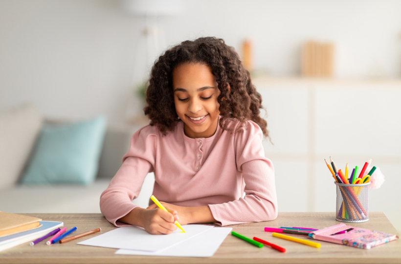 Saiba como criar um ambiente de estudos em casa para as crianças