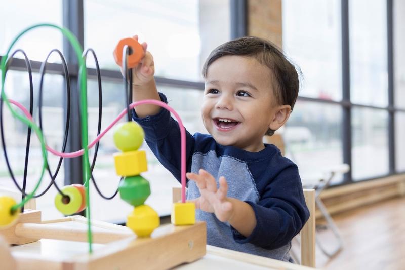Saiba como escolher os brinquedos e jogos ideais para cada faixa etária