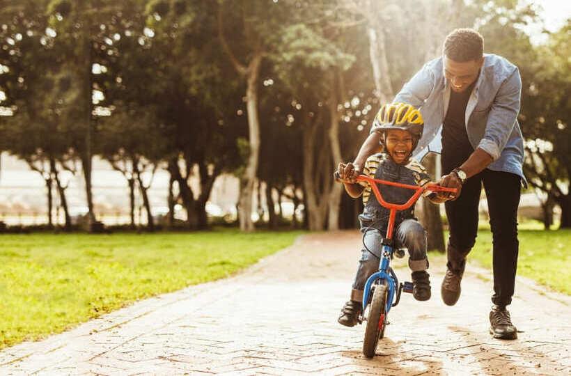 Saiba como equilibrar atividades escolares e lazer na rotina das crianças